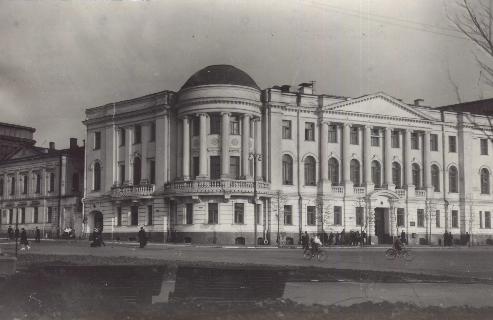 Учебный корпус № 1 (Минина и Пожарского. д.10/1)