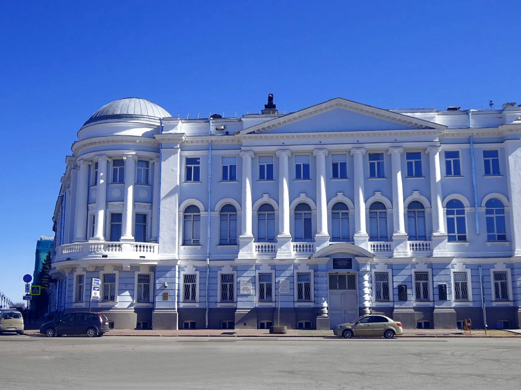 Учебный корпус № 1 (Минина и Пожарского. д.10/1)